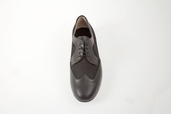 Klaschische Tanzschuhe im Derby-Design. Die Tanzschuhe sind die idealen Tanzschuhe für die Tanzschule.
